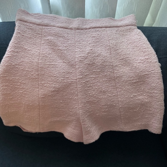Zara Women - Pink Tweed High-Waisted Shorts – Pearl Button Detail – Size S - Picture 6 of 9